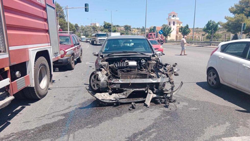 Αιματηρό τροχαίο με ένα νεκρό στη Ραφήνα